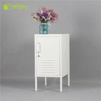 Metallinen yöpöytä